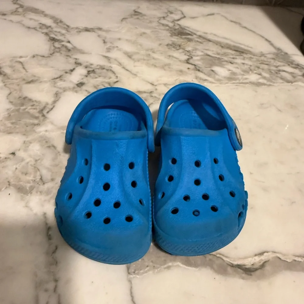 $16 ADD ON‎ Crocs Kids Blue Clogs 5c